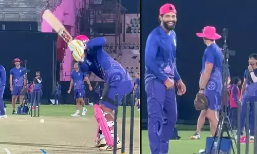 എങ്ങനെ പന്തെറിഞ്ഞിട്ടും സിക്‌സറുകളും ബൗണ്ടറികളും മാത്രം; വൈഭവ് സൂര്യവംശിയുടെ തൂക്കിയടി കണ്ട് ചിരിപൊട്ടി രവീന്ദ്ര ജഡേജ; യുവതാരം നെറ്റ്‌സില്‍ പരിശീലനം നടത്തുന്ന വിഡിയോ പങ്കുവച്ച് രാജസ്ഥാന്‍ റോയല്‍സ്