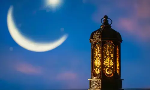 പരപ്പനങ്ങാടി ചെട്ടിപ്പടിയില്‍ മാസപ്പിറ കണ്ടു; കേരളത്തില്‍ നാളെ ചെറിയ പെരുന്നാള്‍; ഒമാന്‍ ഒഴികെയുള്ള ഗള്‍ഫ് രാജ്യങ്ങളിലും പെരുന്നാള്‍ വെള്ളിയാഴ്ച