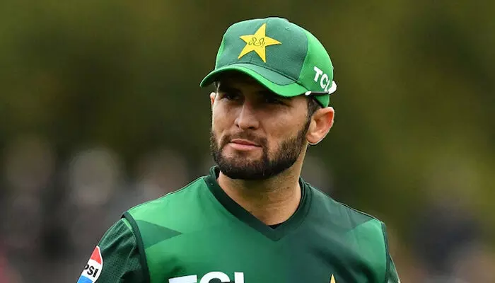 നേരെ കളിക്കാൻ വയ്യാ..; അവൻ ടീമിൽ ഇടം നേടാൻ പോലും അർഹതയില്ല; പരമ്പരയിൽ നാണംകെട്ടാണ് തോറ്റത്; അഫ്രീദിയെ കണക്കിന് വിമർശിച്ച് മുൻ പാക്കിസ്ഥാൻ ക്യാപ്റ്റൻ നേരെ കളിക്കാൻ വയ്യാ..; അവൻ ടീമിൽ ഇടം നേടാൻ പോലും അർഹതയില്ല; പരമ്പരയിൽ നാണംകെട്ടാണ് തോറ്റത്; അഫ്രീദിയെ കണക്കിന് വിമർശിച്ച് മുൻ പാക്കിസ്ഥാൻ ക്യാപ്റ്റൻ