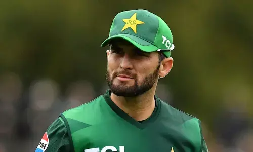 നേരെ കളിക്കാൻ വയ്യാ..; അവൻ ടീമിൽ ഇടം നേടാൻ പോലും അർഹതയില്ല; പരമ്പരയിൽ നാണംകെട്ടാണ് തോറ്റത്; അഫ്രീദിയെ കണക്കിന് വിമർശിച്ച് മുൻ പാക്കിസ്ഥാൻ ക്യാപ്റ്റൻ