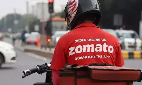 ഇന്ധന വില ഉയരുമോ? എന്ന് ആശങ്ക; ഭക്ഷണ വിതരണ നിരക്ക് വർധിപ്പിച്ച് സൊമാറ്റോ; ഒരു ഓർഡറിന് 14.90 രൂപ; ഫുഡ് ഓർഡർ ചെയ്യാൻ ഇനി കുറച്ച് പാട് പെടും