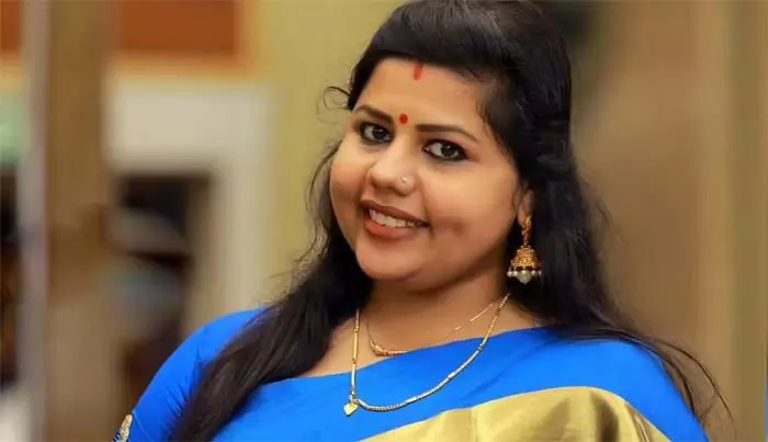 സ്ഥാനാര്ഥിയെ പരിചയപ്പെടുത്തുമ്പോള് നൂറില് പരം സിനിമ ചെയ്തു എന്ന് പറയേണ്ടി വരുന്നത് ഗതികേട്; അഭിനേതാക്കളെ ഉദ്ഘാടനത്തിന് ക്ഷണിക്കുന്നത് പോലെയാണോ തെരഞ്ഞെടുപ്പില് സ്ഥാനാര്ഥിയാക്കുന്നത്; സ്നേഹ ശ്രീകുമാര് സ്ഥാനാര്ഥിയെ പരിചയപ്പെടുത്തുമ്പോള് നൂറില് പരം സിനിമ ചെയ്തു എന്ന് പറയേണ്ടി വരുന്നത് ഗതികേട്; അഭിനേതാക്കളെ ഉദ്ഘാടനത്തിന് ക്ഷണിക്കുന്നത് പോലെയാണോ തെരഞ്ഞെടുപ്പില് സ്ഥാനാര്ഥിയാക്കുന്നത്; സ്നേഹ ശ്രീകുമാര്