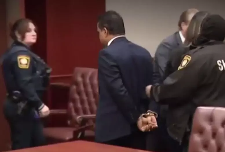 കള്ളപ്പണം വെളുപ്പില് കേസില് കെ.പി. ജോര്ജിനെ അറസ്റ്റ് ചെയ്തു , 20,0000 ഡോളര് ബോണ്ടില് വിട്ടയച്ചു കള്ളപ്പണം വെളുപ്പില് കേസില് കെ.പി. ജോര്ജിനെ അറസ്റ്റ് ചെയ്തു , 20,0000 ഡോളര് ബോണ്ടില് വിട്ടയച്ചു