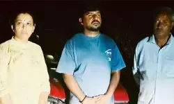 കൈക്കൂലി വാങ്ങിയ പണവുമായി രക്ഷപ്പെടാന് ശ്രമം; ഉദ്യോഗസ്ഥയെ 15 കിലോമീറ്റര് പിന്തുടര്ന്ന് പൊലീസ് പിടികൂടി കൈക്കൂലി വാങ്ങിയ പണവുമായി രക്ഷപ്പെടാന് ശ്രമം; ഉദ്യോഗസ്ഥയെ 15 കിലോമീറ്റര് പിന്തുടര്ന്ന് പൊലീസ് പിടികൂടി