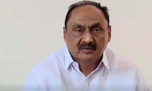 സീറ്റില്ല, താവളവുമില്ല; ഒടുവില്‍ പഴയതട്ടകമായ ആര്‍ജെഡിയിലേക്ക് തിരിച്ചെത്തി വി.സുരേന്ദ്രന്‍ പിള്ള; മുഖ്യമന്ത്രിയുടെ മധുരവാഗ്ദാനം ചര്‍ച്ചയില്‍ മുന്നോട്ടുവച്ച് എം വി ശ്രേയാംസ് കുമാര്‍; മടക്കം എല്‍ഡിഎഫ് സ്വതന്ത്രനായും ബിജെപി സ്ഥാനാര്‍ഥിയായും മത്സരിക്കാനുള്ള ശ്രമം പരാജയപ്പെട്ടതോടെ