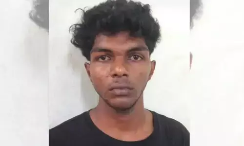 ബന്ധു പള്ളിയില് പോയ തക്കം നോക്കി വീട്ടിലെത്തി; കുഞ്ഞിന്റെ സ്വര്ണ മാല പൊട്ടിച്ചു കടന്നു! മൊബൈല് ലൊക്കേഷന് കുരുക്കായി; വിഴിഞ്ഞത്തെ കുട്ടിമോഷ്ടാക്കള് പിടിയില് ബന്ധു പള്ളിയില് പോയ തക്കം നോക്കി വീട്ടിലെത്തി; കുഞ്ഞിന്റെ സ്വര്ണ മാല പൊട്ടിച്ചു കടന്നു! മൊബൈല് ലൊക്കേഷന് കുരുക്കായി; വിഴിഞ്ഞത്തെ കുട്ടിമോഷ്ടാക്കള് പിടിയില്