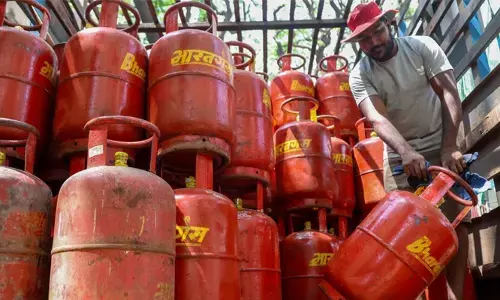 ഹോർമുസ് വഴി കൂടുതൽ കപ്പലുകൾ എത്തിയാൽ മാത്രമേ ഇനി രക്ഷയുള്ളൂ! രാജ്യത്തെ ഇന്ധന പ്രതിസന്ധി തുടരുന്നു; വിമാന ടിക്കറ്റ് നിരക്കുകൾ വർധിക്കുമെന്നും റിപ്പോർട്ടുകൾ