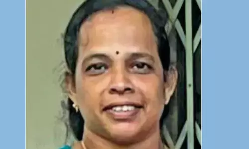 ഇടിയുടെ ആഘാതത്തിൽ നേരെ വണ്ടിയുടെ അടിയിലേക്ക് തെറിച്ച് വീണു; കൊച്ചിയിൽ ലോറിയുമായി സ്‌കൂട്ടർ കൂട്ടിയിടിച്ച് വനിതാ ഓവർസിയർക്ക് ദാരുണാന്ത്യം; വേദനയോടെ കുടുംബം