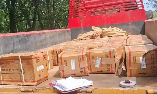 തെരഞ്ഞെടുപ്പ് നിരീക്ഷണ സംഘത്തിന്റെ പരിശോധനയ്ക്കിടെ സ്ഫോടക വസ്തുക്കളുമായി വന്ന ലോറി കസ്റ്റഡിയില്‍; വിശദ പരിശോധന നടത്തുമെന്ന് പോലീസ്: സംഭവം കൊല്ലം വെളിനെല്ലൂരില്‍