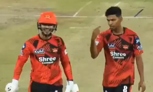 ഗോ ടു പവലിയന്‍..: സിക്സറടിച്ചതിന് പിന്നാലെ ഇഷാന്‍ കിഷനെ പുറത്താക്കി സീഷന്‍ അന്‍സാരി;  ഇന്‍ട്രാ സ്‌ക്വാഡ് പരിശീലന മത്സരത്തിനിടെ ക്യാപ്റ്റനുമായി കോര്‍ത്ത് യുവ സ്പിന്നര്‍; സണ്‍റൈസേഴ്സ് ഹൈദരാബാദിലെ വാക്‌പോരിന്റെ ദൃശ്യങ്ങള്‍ കണ്ട് ഞെട്ടി ആരാധകര്‍