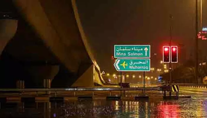 ഇടിമിന്നലിനും ചാൻസ്! ബഹ്റൈനിൽ വെള്ളിയാഴ്ച വരെ ശക്തമായ മഴയ്ക്കും കാറ്റിനും സാധ്യത; മുന്നറിയിപ്പ് നൽകി അധികൃതർ ഇടിമിന്നലിനും ചാൻസ്! ബഹ്റൈനിൽ വെള്ളിയാഴ്ച വരെ ശക്തമായ മഴയ്ക്കും കാറ്റിനും സാധ്യത; മുന്നറിയിപ്പ് നൽകി അധികൃതർ