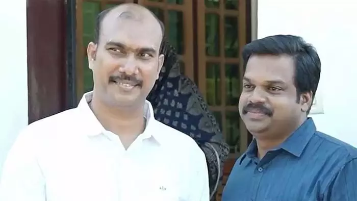 ജെനീഷ് കുമാറിന് പെരുന്നാള് വിരുന്നൊരുക്കി; ചിത്രങ്ങള് സോഷ്യല് മീഡിയയില് പ്രചരിച്ചു; കോന്നി മുസ്ലീം ലീഗ് മണ്ഡലം പ്രസിഡന്റിനെ ചുമതലകളില് നിന്നും നീക്കി സംസ്ഥാന നേതൃത്വം ജെനീഷ് കുമാറിന് പെരുന്നാള് വിരുന്നൊരുക്കി; ചിത്രങ്ങള് സോഷ്യല് മീഡിയയില് പ്രചരിച്ചു; കോന്നി മുസ്ലീം ലീഗ് മണ്ഡലം പ്രസിഡന്റിനെ ചുമതലകളില് നിന്നും നീക്കി സംസ്ഥാന നേതൃത്വം