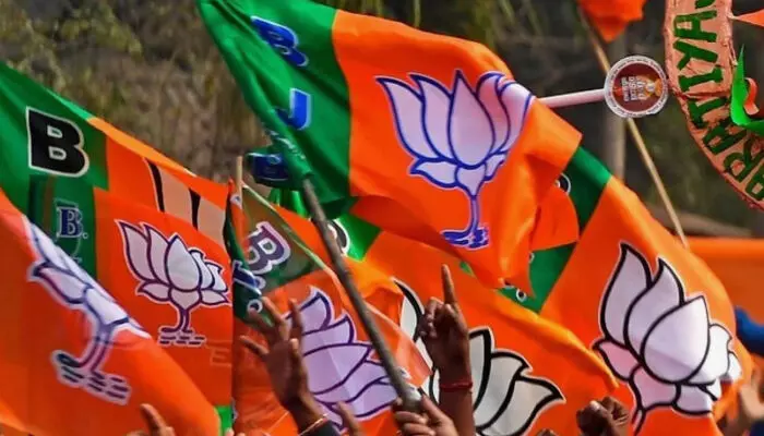 തമിഴ്നാട്ടില് എന്ഡിഎ സീറ്റ് വിഭജനത്തില് ധാരണയായി; 27 മണ്ഡലങ്ങളില് ബിജെപി പോരാട്ടത്തിനിറങ്ങും; ഏറ്റവും വലിയ രണ്ടാമത്തെ കക്ഷി ആകുന്നത് ഇതാദ്യം തമിഴ്നാട്ടില് എന്ഡിഎ സീറ്റ് വിഭജനത്തില് ധാരണയായി; 27 മണ്ഡലങ്ങളില് ബിജെപി പോരാട്ടത്തിനിറങ്ങും; ഏറ്റവും വലിയ രണ്ടാമത്തെ കക്ഷി ആകുന്നത് ഇതാദ്യം