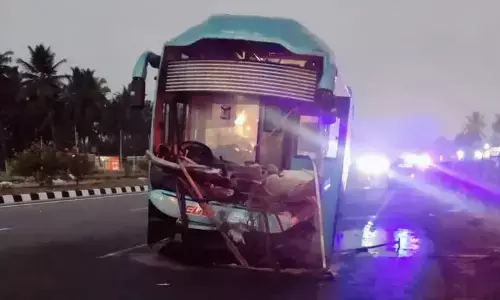 ബംഗളൂരു-മൈസൂരു എക്‌സ്പ്രസ് വേയില്‍ നാലുപേരുടെ ജീവനെടുത്ത ബസ്സപകടം; ഡ്രൈവര്‍ റിയാസ് അറസ്റ്റില്‍; ഉറങ്ങിപ്പോയതാണ് അപകടകാരണമെന്ന് പൊലീസ്