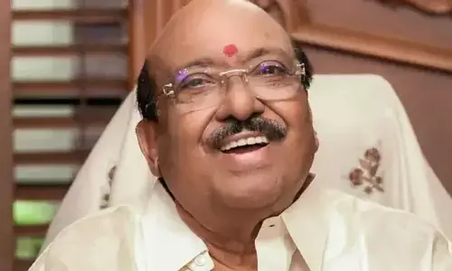 എസ് എന്‍ ഡി പി യോഗം: വെള്ളാപ്പള്ളി നടേശനെ അയോഗ്യനാക്കിയ സിംഗിള്‍ ബെഞ്ച് ഉത്തരവിന് ഹൈക്കോടതിയുടെ സ്റ്റേ; വീണ്ടും യോഗം ജനറല്‍ സെക്രട്ടറിയായി വെള്ളപ്പള്ളി