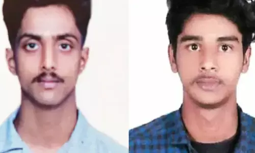 ക്ഷേത്ര ഉത്സവം കഴിഞ്ഞ് വീട്ടിലെത്താൻ തിടുക്കം; നിയന്ത്രണം വിട്ട ബൈക്ക് നേരെ മതിലിലേക്ക് ഇടിച്ചുകയറി അപകടം; പാലക്കാട് യുവാക്കൾക്ക് ദാരുണാന്ത്യം ക്ഷേത്ര ഉത്സവം കഴിഞ്ഞ് വീട്ടിലെത്താൻ തിടുക്കം; നിയന്ത്രണം വിട്ട ബൈക്ക് നേരെ മതിലിലേക്ക് ഇടിച്ചുകയറി അപകടം; പാലക്കാട് യുവാക്കൾക്ക് ദാരുണാന്ത്യം