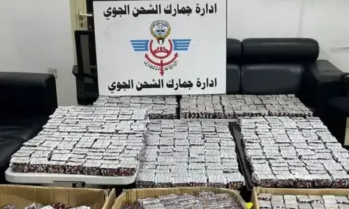 കുവൈറ്റിലേക്ക് അതിർത്തി കടന്ന് എത്തിയ ഒരാൾ എന്തോ..ഒളിക്കുന്നത് ശ്രദ്ധിച്ചു; കസ്റ്റംസ് പരിശോധനയിൽ വണ്ടിക്കുള്ളിൽ കണ്ടത്; കൈയ്യോടെ പൊക്കി അധികൃതർ