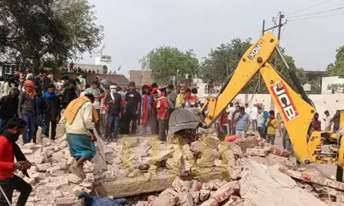 പ്രയാഗ്രാജില്‍ കോള്‍ഡ് സ്റ്റോറേജ് കേന്ദ്രത്തിന്റെ ഒരു ഭാഗം തകര്‍ന്നു വീണു; നാല് മരണം; അമോണിയ ചോര്‍ച്ച