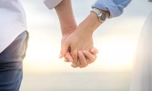 പ്രണയ വിവാഹത്തിനു പിന്നാലെ വരനെ കെട്ടിയിട്ടു; റോഡിലൂടെ നഗ്നനാക്കി നടത്തി: ഭാര്യാപിതാവ് അടക്കം അഞ്ചുപേര്‍ അറസ്റ്റില്‍