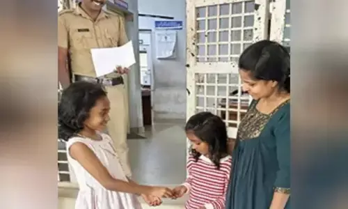 വഴിയരികില്‍ നിന്നും കിട്ടിയത് മുക്കാല്‍ പവന്‍ വരുന്ന സ്വര്‍ണമാല; ഉടമയ്ക്ക് തിരികെ നല്‍കി മാതൃകയായി നാലാം ക്ലാസ് വിദ്യാര്‍ത്ഥിനി