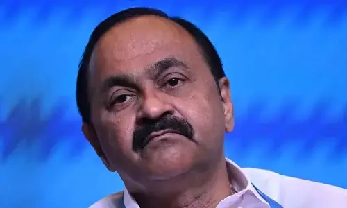 അഭിഭാഷകനാണെന്ന് രേഖപ്പെടുത്തിയിട്ടുണ്ടെങ്കിലും വരുമാനം സത്യവാങ്മൂലത്തില്‍ ഉള്‍പ്പെടുത്തിയില്ല; ആസ്തി കുറച്ച് കാണിച്ചെന്ന് പരാതി; സൂക്ഷ്മപരിശോധനയില്‍ വി ഡി സതീശന്റെ പത്രിക മാറ്റിവച്ചു