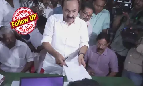 സസ്പെന്‍സിന് ഒടുവില്‍ വി.ഡി.സതീശന്റെ പത്രിക സ്വീകരിച്ചു; പറവൂരില്‍ വരണാധികാരിക്ക് മുന്നില്‍ നടന്നത് നാടകീയ നീക്കങ്ങള്‍; പത്രിക തള്ളിക്കാന്‍ എല്‍ഡിഎഫും എന്‍ഡിഎയും കൈകോര്‍ത്തു; വരുമാനം മറച്ചുവെച്ചെന്ന പരാതിയില്‍ മണിക്കൂറുകള്‍ നീണ്ട അനിശ്ചിതത്വം; പറവൂരില്‍ പോരാട്ടം കടുക്കും