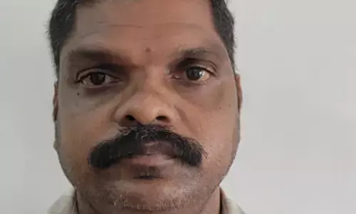 സഞ്ചാരികൾ സ്വിമ്മിംഗ് പൂളിൽ നീന്താൻ പോയ സമയം നോക്കിയെത്തി; ബോട്ടിലെ സിസിടിവി ക്യാമറ ഓഫ് ചെയ്ത ആശാൻ പരിപാടി തുടങ്ങി; പോലീസിന്റെ വരവിൽ ഹൗസ് ബോട്ട് ജീവനക്കാരൻ അറസ്റ്റിൽ