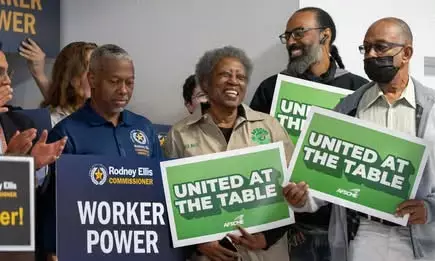 ഹാരിസ് കൗണ്ടി സര്ക്കാര് ജീവനക്കാര്ക്ക് തങ്ങളുടെ അവകാശങ്ങള്ക്കായി ശബ്ദമുയര്ത്താന് അനുമതി നല്കുന്ന ടെക്സസ്സിലെ ആദ്യ കൗണ്ടി ഹാരിസ് കൗണ്ടി സര്ക്കാര് ജീവനക്കാര്ക്ക് തങ്ങളുടെ അവകാശങ്ങള്ക്കായി ശബ്ദമുയര്ത്താന് അനുമതി നല്കുന്ന ടെക്സസ്സിലെ ആദ്യ കൗണ്ടി