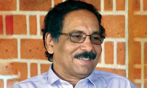 ആലങ്കോട് ലീലാകൃഷ്ണന് കെട്ടിവെക്കാനുള്ള തുക യുവകലാസാഹിതി ഖത്തര്‍ നല്‍കി