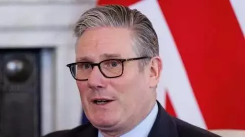 ഉര്വശീശാപം ഉപകാരമാക്കി കീര് സ്റ്റാര്മര്! യുദ്ധവും ട്രംപിന്റെ ഇന്സള്ട്ടും ബ്രിട്ടീഷ് പ്രധാനമന്ത്രിയുടെ ജനപ്രീതി ഉയര്ത്തി; നൈജല് ഫരാജ് കീഴോട്ട് ഉര്വശീശാപം ഉപകാരമാക്കി കീര് സ്റ്റാര്മര്! യുദ്ധവും ട്രംപിന്റെ ഇന്സള്ട്ടും ബ്രിട്ടീഷ് പ്രധാനമന്ത്രിയുടെ ജനപ്രീതി ഉയര്ത്തി; നൈജല് ഫരാജ് കീഴോട്ട്