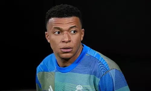 എംബാപ്പെയുടെ കാലുമാറി സ്‌കാൻ ചെയ്തു; റയൽ മാഡ്രിഡ് മെഡിക്കൽ ടീമിന് ഗുരുതര വീഴ്ച; പരിക്കുമായി താരം കളിച്ചത് മൂന്ന് മത്സരങ്ങൾ; ക്ലബ്ബിന്റെ അനാസ്ഥയിൽ സൂപ്പർ താരം കടുത്ത രോഷത്തിൽ