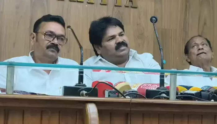 പത്തനംതിട്ടയിലെ സിപിഎം-ബിജെപി രഹസ്യധാരണയില് പ്രതിഷേധം; സിപിഎം നേതാവ് മുസ്ലീം ലീഗില് ചേര്ന്നു പത്തനംതിട്ടയിലെ സിപിഎം-ബിജെപി രഹസ്യധാരണയില് പ്രതിഷേധം; സിപിഎം നേതാവ് മുസ്ലീം ലീഗില് ചേര്ന്നു