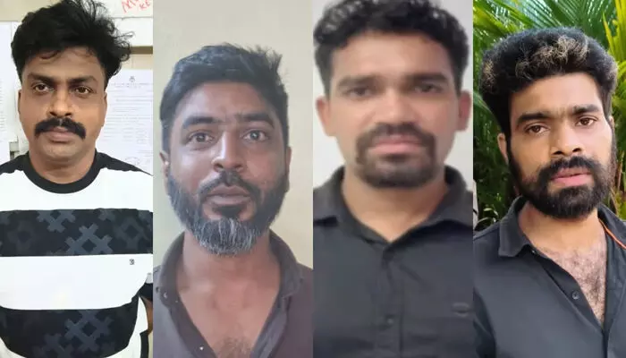 കൊച്ചിയിൽ ഗുണ്ടകളെ പൂട്ടാൻ ഓപ്പറേഷൻ സ്റ്റീൽ ബേർഡ്; കോഴിഫാമിൽ നിന്ന് ഗുണ്ടുകളും മാരകായുധങ്ങളും പിടികൂടി; ക്രിമിനൽ സംഘത്തിലെ നാലുപേർ പോലീസ് വലയിൽ കൊച്ചിയിൽ ഗുണ്ടകളെ പൂട്ടാൻ ഓപ്പറേഷൻ സ്റ്റീൽ ബേർഡ്; കോഴിഫാമിൽ നിന്ന് ഗുണ്ടുകളും മാരകായുധങ്ങളും പിടികൂടി; ക്രിമിനൽ സംഘത്തിലെ നാലുപേർ പോലീസ് വലയിൽ