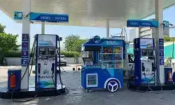 ക്രൂഡ് ഓയില്‍ പ്രതിസന്ധിയില്‍ അടുത്ത ഇരുട്ടടി! രാജ്യത്ത് പെട്രോളിന് 5.30 രൂപയും ഡീസലിന് 3 രൂപയും കൂട്ടി നയാര; ഇന്ത്യയിലെ ഏറ്റവും വലിയ സ്വകാര്യ ഇന്ധന റീട്ടെയിലര്‍മാരായ നയാര എനര്‍ജിയുടെ വഴിയില്‍ മറ്റുള്ളവരും നിരക്ക് ഉയര്‍ത്തിയേക്കും