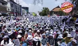 സ്വകാര്യ ആശുപത്രികളിലെ നഴ്സുമാരുടെ ശമ്പള പരിഷ്കരണ ചര്ച്ച പരാജയം; വഴങ്ങാത്ത് 25 ഓളം കോര്പറേറ്റ് ഹോസ്പിറ്റലുകള്; രോഗികളെ പിഴിഞ്ഞ് കൊള്ള ബില്ലുകള് വാങ്ങി തടിച്ചു കൊഴുത്തവര്ക്ക് നഴ്സുമാരോട് അനുകമ്പയില്ല; നാളെ മുതല് ധാരണയാകാത്ത ആശുപത്രികളില് അനിശ്ചിതകാല സമരം പുനരാംരംഭിക്കുമെന്ന് യുഎന്എ സ്വകാര്യ ആശുപത്രികളിലെ നഴ്സുമാരുടെ ശമ്പള പരിഷ്കരണ ചര്ച്ച പരാജയം; വഴങ്ങാത്ത് 25 ഓളം കോര്പറേറ്റ് ഹോസ്പിറ്റലുകള്; രോഗികളെ പിഴിഞ്ഞ് കൊള്ള ബില്ലുകള് വാങ്ങി തടിച്ചു കൊഴുത്തവര്ക്ക് നഴ്സുമാരോട് അനുകമ്പയില്ല; നാളെ മുതല് ധാരണയാകാത്ത ആശുപത്രികളില് അനിശ്ചിതകാല സമരം പുനരാംരംഭിക്കുമെന്ന് യുഎന്എ