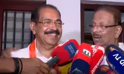 ഞങ്ങള് തമ്മില് പിണക്കമല്ല, പ്രേമമാണ്!; കണ്ണൂരിലെ കോണ്ഗ്രസ് പടലപിണക്കം തീര്ന്നു; സണ്ണി ജോസഫിനെ തലയില് കൈവെച്ച് അനുഗ്രഹിച്ച് സുധാകരന്; പേരാവൂരില് എതിരാളികള്ക്ക് ഇനി ഇരട്ടപ്രഹരം; അപ്രതീക്ഷിത കൂടിക്കാഴ്ചയില് യുഡിഎഫ് ക്യാമ്പില് ഉണര്വ്! ഞങ്ങള് തമ്മില് പിണക്കമല്ല, പ്രേമമാണ്!; കണ്ണൂരിലെ കോണ്ഗ്രസ് പടലപിണക്കം തീര്ന്നു; സണ്ണി ജോസഫിനെ തലയില് കൈവെച്ച് അനുഗ്രഹിച്ച് സുധാകരന്; പേരാവൂരില് എതിരാളികള്ക്ക് ഇനി ഇരട്ടപ്രഹരം; അപ്രതീക്ഷിത കൂടിക്കാഴ്ചയില് യുഡിഎഫ് ക്യാമ്പില് ഉണര്വ്!