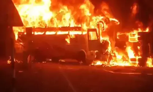 ആന്ധ്രപ്രദേശില്‍ ടിപ്പര്‍ ലോറി സ്വകാര്യബസുമായി കൂട്ടിയിടിച്ച് അപകടം; 12 മരണം