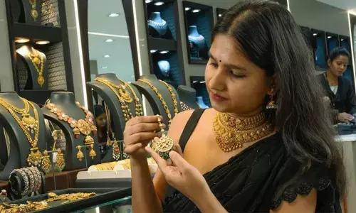 ഉച്ച കഴിഞ്ഞതും തങ്കം വീണ്ടും ആകർഷിക്കുന്നു! സംസ്ഥാനത്ത് സ്വർണ വിലയിൽ വൻ ഇടിവ്; മണിക്കൂറുകൾക്കുള്ളിൽ കുറഞ്ഞത് 1720 രൂപ; പുതിയ നിരക്കറിയാം