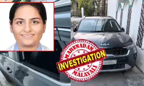 അർധരാത്രിയിലെ ആ ഫോൺ കോൾ, പിന്നാലെ മരണം; മെഡിക്കൽ വിദ്യാർഥിനിയുടെ മൃതദേഹം കണ്ടെത്തിയത് കാറിനുള്ളിൽ; പെൺകുട്ടി മാനസികാരോഗ്യ പ്രശ്നങ്ങൾക്ക് ചികിത്സയിലായിരുന്നുവെന്ന് കോളേജ്; ഡോക്ടർക്കെതിരെ കേസെടുത്ത് പോലീസ്; കുടുംബത്തിന്റെ ആരോപണം ഞെട്ടിക്കുന്നത്