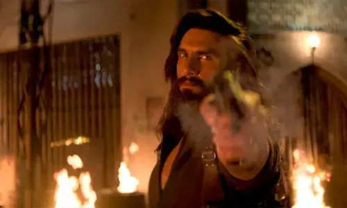 ബോക്‌സ് ഓഫീസ് കീഴടക്കി ആദിത്യ ധറിന്റെ ധുരന്ധർ 2; ഒരാഴ്ച കൊണ്ട് വാരിയത് 1000 കോടി; രാജമൗലി ചിത്രങ്ങളെയും ഷാരൂഖിനെയും കടത്തിവെട്ടി ബോക്സ് ഓഫീസിൽ സ്പൈ ത്രില്ലറിന്റെ തേരോട്ടം