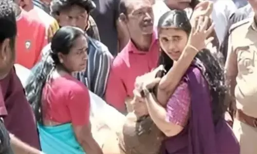 റോഡിൽ വീണുരുണ്ട് നിലവിളി; ഓട്ടോക്കാരൻ 10 ലക്ഷം തട്ടിയെന്ന് പരാതി; ഒടുവിൽ അന്വേഷണത്തിൽ ട്വിസ്റ്റ്; പണം പൊക്കിയത് 60കാരിയുടെ അടുക്കളയിൽ നിന്ന്; ഓമനയമ്മയുടെ നാടകം പൊളിഞ്ഞപ്പോൾ