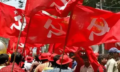 പത്തനംതിട്ട സിപിഎമ്മില് വന് പൊട്ടിത്തെറി! ഓമല്ലൂര് ശങ്കരനെ തിരഞ്ഞെടുപ്പ് ചുമതലകളില് നിന്ന് ഒഴിവാക്കി; പ്രമുഖ നേതാക്കള് ബിജെപിയിലേക്ക്? പത്തനംതിട്ട സിപിഎമ്മില് വന് പൊട്ടിത്തെറി! ഓമല്ലൂര് ശങ്കരനെ തിരഞ്ഞെടുപ്പ് ചുമതലകളില് നിന്ന് ഒഴിവാക്കി; പ്രമുഖ നേതാക്കള് ബിജെപിയിലേക്ക്?