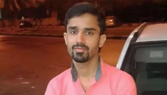 ഷാർജയിൽ മലയാളി യുവാവ് കുത്തേറ്റ് മരിച്ചു; സഹപ്രവർത്തകൻ അറസ്റ്റിൽ; പിടിയിലായത് കരുവമ്പൊയിലക്കാരൻ ഷമീർ ഷാർജയിൽ മലയാളി യുവാവ് കുത്തേറ്റ് മരിച്ചു; സഹപ്രവർത്തകൻ അറസ്റ്റിൽ; പിടിയിലായത് കരുവമ്പൊയിലക്കാരൻ ഷമീർ