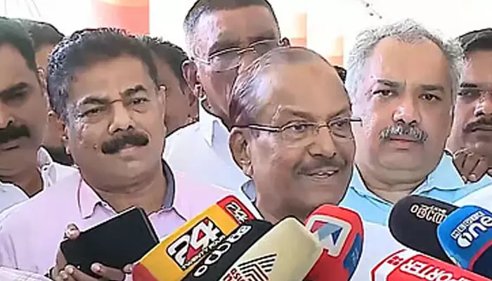 എസ്ഡിപിഐ സ്ഥാനാര്ഥിയെ നിര്ത്തിയത് യുഡിഎഫ് വോട്ട് ഭിന്നിപ്പിക്കാന്; അത് നടക്കില്ലെന്ന് കണ്ടപ്പോള് സ്ഥാനാര്ഥിയെ പിന്വലിച്ചു; യുഡിഎഫ് സമ്മര്ദ്ദം ചെലുത്തി എന്ന ആരോപണം പ്ലാന് പൊളിഞ്ഞതിനാലെന്ന് പി.കെ കുഞ്ഞാലിക്കുട്ടി എസ്ഡിപിഐ സ്ഥാനാര്ഥിയെ നിര്ത്തിയത് യുഡിഎഫ് വോട്ട് ഭിന്നിപ്പിക്കാന്; അത് നടക്കില്ലെന്ന് കണ്ടപ്പോള് സ്ഥാനാര്ഥിയെ പിന്വലിച്ചു; യുഡിഎഫ് സമ്മര്ദ്ദം ചെലുത്തി എന്ന ആരോപണം പ്ലാന് പൊളിഞ്ഞതിനാലെന്ന് പി.കെ കുഞ്ഞാലിക്കുട്ടി