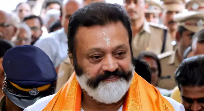 ഇന്ധനവിലക്കയറ്റത്തില് ജനത്തിന് കവചമായി കേന്ദ്രം; നരേന്ദ്ര മോദിക്ക് നന്ദിയറിയിച്ച് സുരേഷ് ഗോപി ഇന്ധനവിലക്കയറ്റത്തില് ജനത്തിന് കവചമായി കേന്ദ്രം; നരേന്ദ്ര മോദിക്ക് നന്ദിയറിയിച്ച് സുരേഷ് ഗോപി