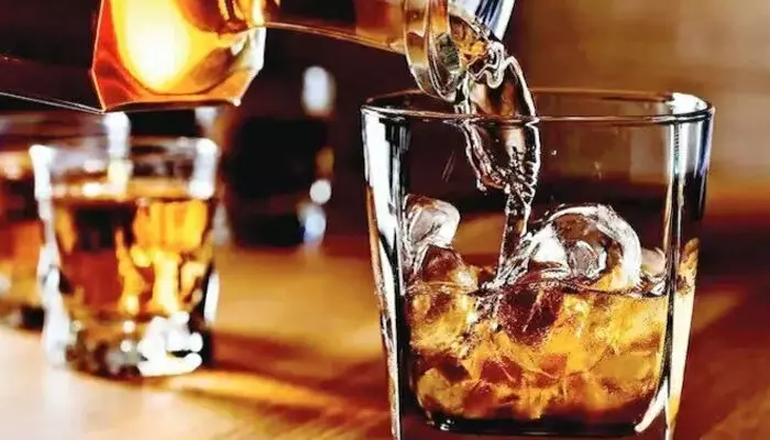 പെട്രോള് പമ്പുകളില് നിന്നും ഇനി മദ്യവും ലഭിക്കും; ചണ്ഡീഗഢില് പുതിയ മദ്യനയത്തിന് അംഗീകാരം പെട്രോള് പമ്പുകളില് നിന്നും ഇനി മദ്യവും ലഭിക്കും; ചണ്ഡീഗഢില് പുതിയ മദ്യനയത്തിന് അംഗീകാരം