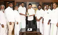 കേരളത്തില്‍ ശത്രുക്കള്‍, തമിഴ്നാട്ടില്‍ ചങ്ങാതിമാര്‍! സ്റ്റാലിന്റെ കൈപിടിച്ച് എസ്ഡിപിഐ ഡിഎംകെ സഖ്യത്തില്‍; കോണ്‍ഗ്രസിനും സിപിഎമ്മിനും സിപിഐക്കും മുസ്ലിം ലീഗിനും മിണ്ടാട്ടമില്ല; മത്സരിക്കുന്നത് ഉദയസൂര്യന്‍ ചിഹ്നത്തില്‍