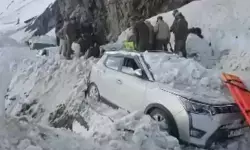 ലഡാക്കിലെ സോജി ലാ പാസില് ഹിമപാതം; ജമ്മുകശ്മീരില് ഏഴ് മരണം; നിരവധി പേര്ക്ക് പരിക്ക്; ശ്രീനഗര്-ലേ ഹൈവേ അടച്ചു ലഡാക്കിലെ സോജി ലാ പാസില് ഹിമപാതം; ജമ്മുകശ്മീരില് ഏഴ് മരണം; നിരവധി പേര്ക്ക് പരിക്ക്; ശ്രീനഗര്-ലേ ഹൈവേ അടച്ചു