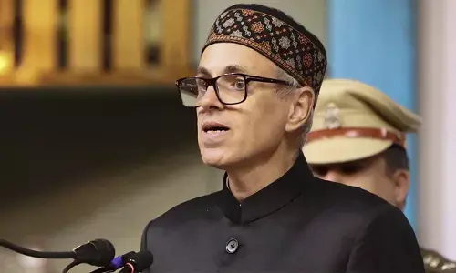 രാവിലെ ഭരണമാറ്റത്തെക്കുറിച്ച് സംസാരിക്കും, വൈകുന്നേരമാകുമ്പോൾ എണ്ണവിലയെക്കുറിച്ചാണ് വേവലാതിപ്പെടും; യുദ്ധം നിർത്താൻ മോദി ഇടപെടണം; നിയമസഭയിൽ ആഞ്ഞടിച്ച് ഒമർ അബ്ദുള്ള