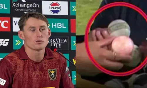 പാകിസ്ഥാൻ സൂപ്പർ ലീഗിൽ പന്ത് ചുവന്നു; കരിയറിൽ ഇത്തരമൊരു അനുഭവം ഉണ്ടായിട്ടില്ലെന്ന് ലബുഷെയ്ൻ; ജേഴ്‌സി വിവാദത്തിനൊപ്പം ടീം ലിസ്റ്റ് പരിഷ്കാരവും; ആദ്യ മത്സരത്തിന് പിന്നാലെ വിവാദം പുകയുന്നു